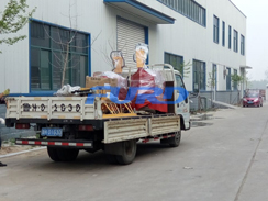 福瑞得機(jī)械手扶壓路機(jī)、框架整平機(jī)已成功裝車(chē)及時(shí)發(fā)貨