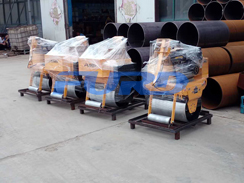 福瑞得機(jī)械5臺(tái)壓路機(jī)，一臺(tái)混凝土整平機(jī)及時(shí)發(fā)貨