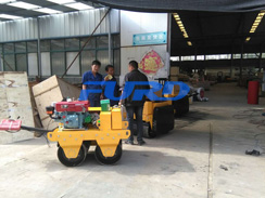 福瑞得機械手扶雙輪壓路機，二次結(jié)構(gòu)澆筑泵及時包貨