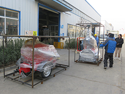 福瑞得機械1臺灌縫機，1臺移動燈車，一臺馬路吹風(fēng)機打包裝柜出口新加坡